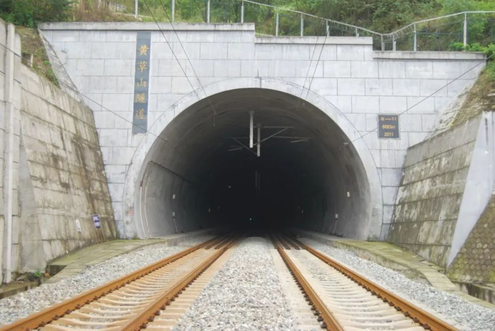 縱橫溝壑總是歌，中鐵十一局唱響隧道工程“最強音”(圖1)