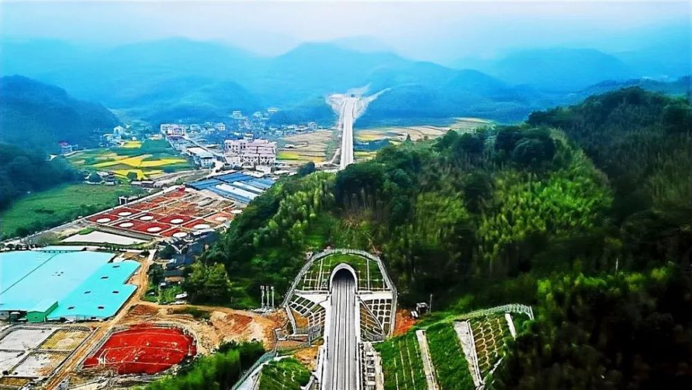 縱橫溝壑總是歌，中鐵十一局唱響隧道工程“最強音”(圖12)