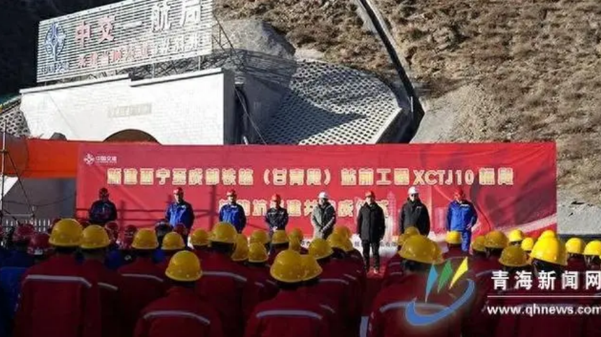 西成鐵路10標段全線(xiàn)進(jìn)入隧道正洞施工